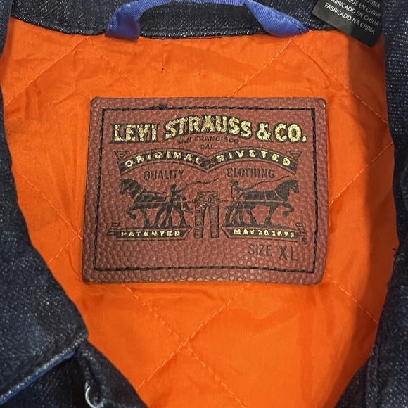 Levi's NFL Denver Broncos Jean Denim Varsity Trucker Jacket Button Blue Size XL - Picture 2 of 13